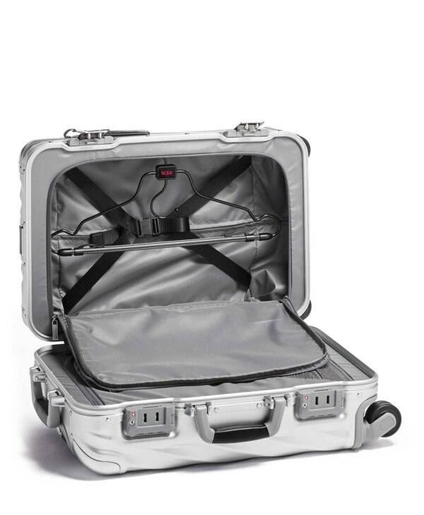 19 Degree Aluminium International Carry-on Silver